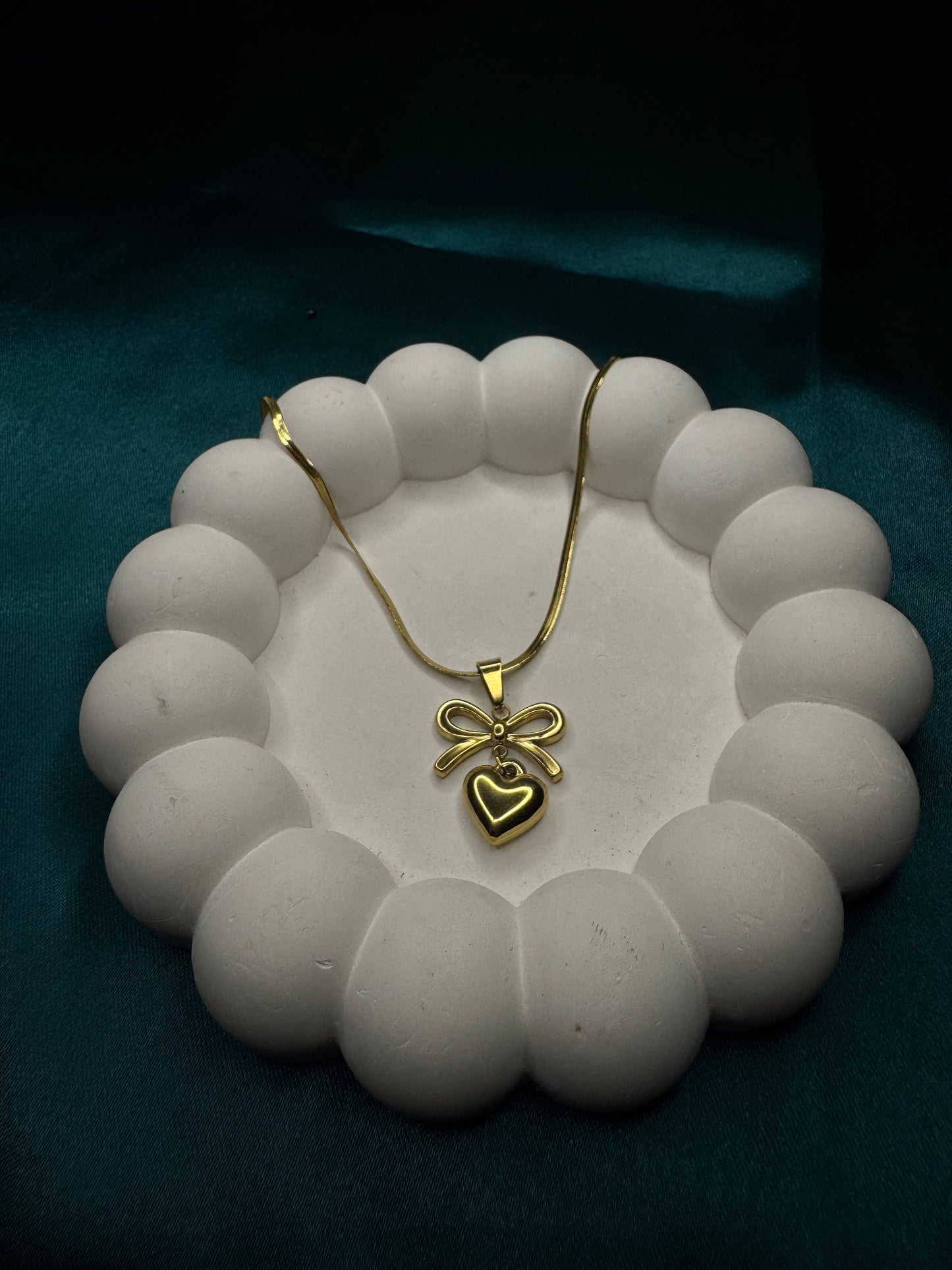 Bow-Heart Linked Necklace