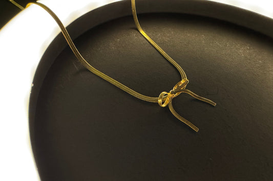 Thick Bow Necklace
